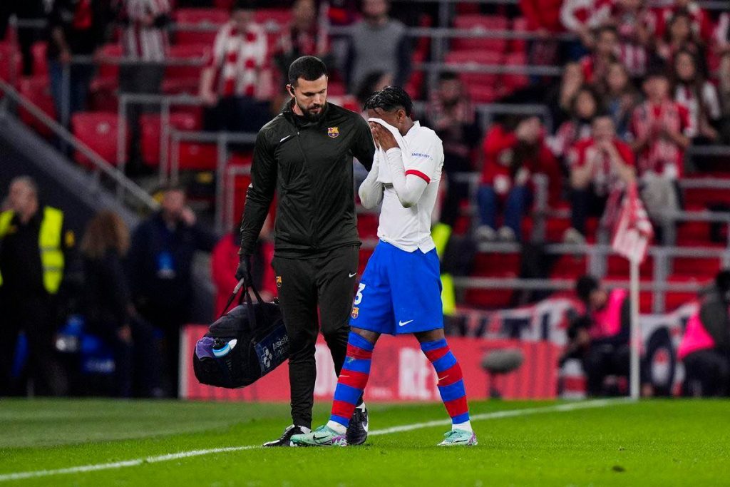 Baldé sérülten lesétál a pályáról